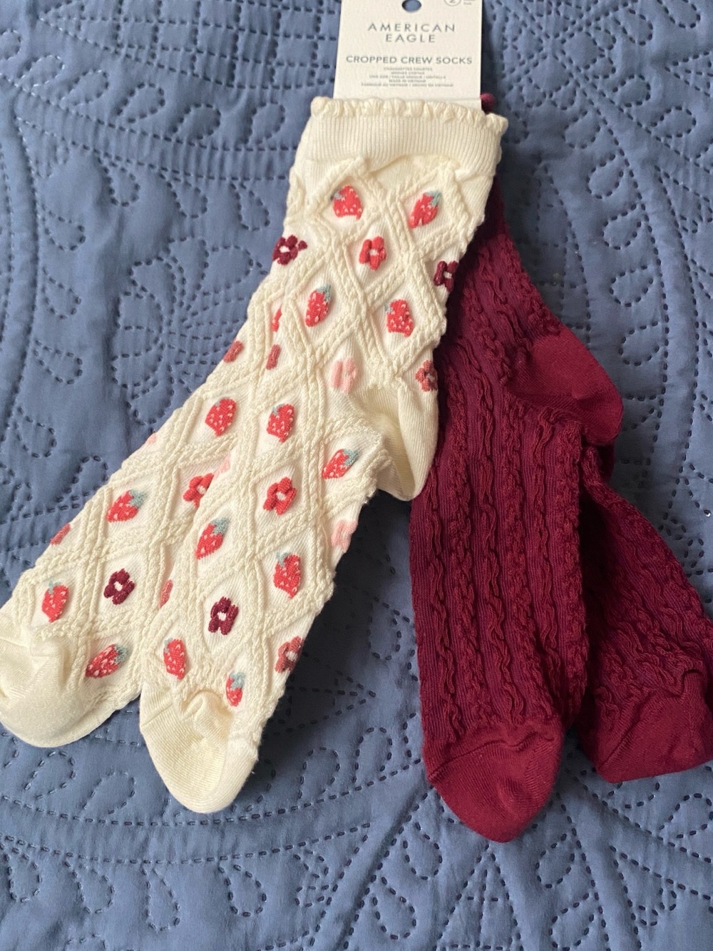 American Eagle strawberry socks and wine set of 2